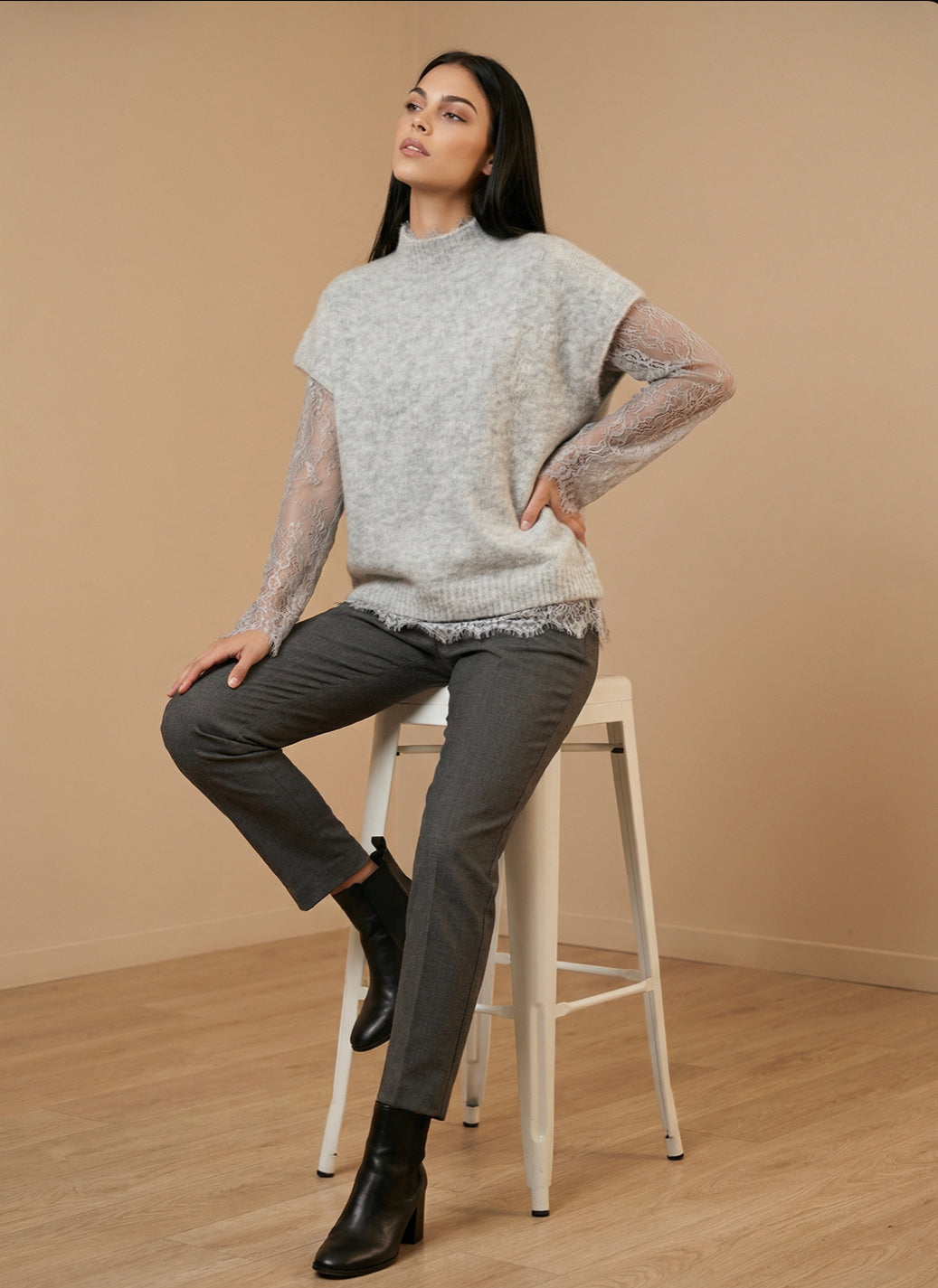 Trui Lilly – Licht Oversize | Transparante Details met Rauwe Afwerking